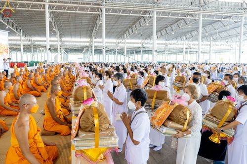 ภาพ No.66479:พิธีถวายอุปกรณ์เครื่องกันหนาว แด่คณะพระภิกษุ สามเณร วัดพระธรรมกาย วันเสาร์ที่ 10 ธันวาคม พ.ศ. 2565 ณ สภาธรรมกายสากล วัดพระธรรมกาย จ.ปทุมธานี