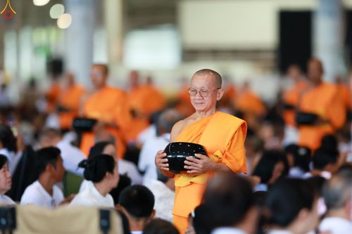 ภาพ No.337637:วันอาทิตย์ต้นเดือน 5 กรกฎาคม พ.ศ.2569 พิธีตักบาตรข้าวสารอาหารแห้ง  ณ บ้านแก้วเรือนทองคุณยายฯ วัดพระธรรมกาย