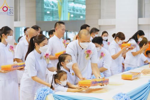 ภาพ No.92296:พิธีทอดกฐินธรรมชัยเพื่อสร้างอาคาร 115 ปี คุณยายอาจารย์มหารัตนอุบาสิกาจันทร์ ขนนกยูง อาทิตย์ต้นเดือนที่ 5 พฤศจิกายน พ.ศ. 2566 ณ วัดพระธรรมกาย จ.ปทุมธานี