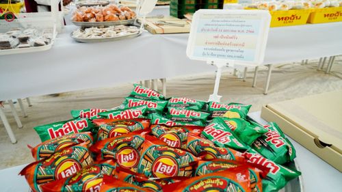 ภาพ No.71208:พิธีถวายภัตตาหารเป็นสังฆทาน แด่คณะพระธรรมยาตราฯ ในโครงการธรรมยาตราฯ ปีที่ 11 ณ อนุสรณ์สถานคลองบางนางแท่น อ.สามพราน จ.นครปฐม วันที่ 14 มกราคม พ.ศ. 2566