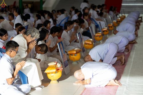 ภาพ No.350799:วันที่ 19 กันยายน พ.ศ.2569 พิธีบรรพชาอุปสมบท โครงการอุปสมบทหมู่บูชาธรรม ครบรอบ 109 ปี วันครูผู้ค้นพบวิชชาธรรมกาย ณ โบสถ์พระไตรปิฏก วัดพระธรรมกาย