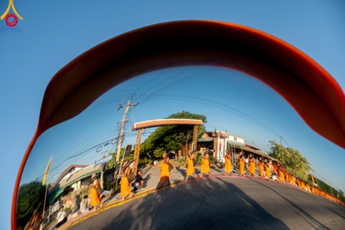 ภาพ No.106184:พิธีต้อนรับพระธรรมยาตรา ชุด 2 ในโครงการธรรมยาตรากตัญญูบูชา มหาปูชนียาจารย์  พระมงคลเทพมุนี(สด จนฺทสโร) พระผู้ปราบมาร  อนุสรณ์สถาน 7 แห่ง ปีที่ 12  วันที่ 3 มกราคม พ.ศ. 2567  ณ อนุสรณ์สถานโลตัสแลนด์ จ.สุพรรณบุรี