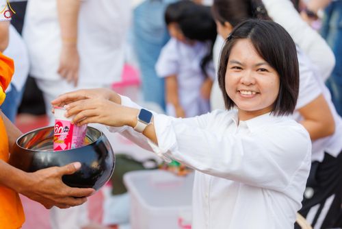 ภาพ No.297703:วันที่ 18 มกราคม พ.ศ. 2569 พิธีตักบาตรพระธรรมยาตรา ณ วัดโบสถ์บน ต.บางคูเวียง จ.นนทบุรี อนุสรณ์สถานลำดับที่ 4 สถานที่เกิดด้วยกายธรรม ในโครงการธรรมยาตรา กตัญญูบูชา มหาปูชนียาจารย์ พระมงคลเทพมุนี(สด จนฺทสโร) พระผู้ปราบมาร อนุสรณ์สถาน 7 แห่ง ปีที่ 14