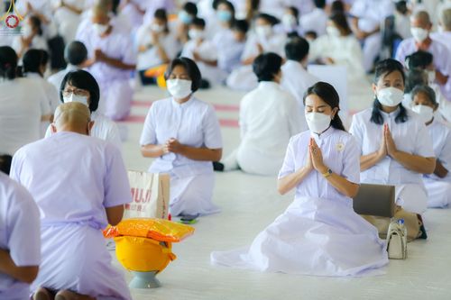 ภาพ No.63910:พิธีขอขมาและมอบผ้าไตรแด่นาคธรรมทายาท โครงการอุปสมบทบูชาธรรมมหาปูชนียาจารย์ วันอาทิตย์ที่ 20 พฤศจิกายน พ.ศ. 2565