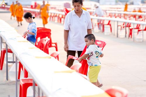 ภาพ No.323102:วันที่ 19 เมษายน พ.ศ.2569 การเรียงกล่องไทยธรรม , เตรียมงานจราจร เพื่องานถวายมหาสังฆทาน 40,000 กว่าวัดทั่วประเทศ วันคุ้มครองโลก 22 เมษายน พ.ศ.2569 วัดพระธรรมกาย