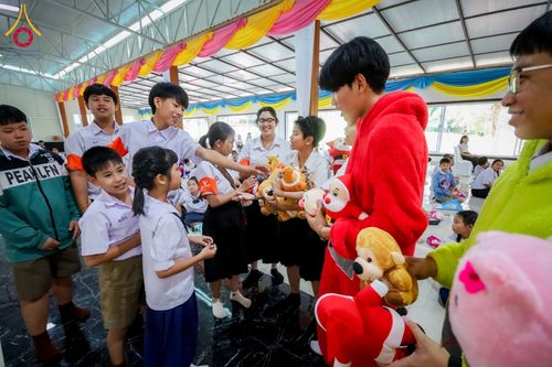 ภาพ No.285505:วันที่ 11 ธันวาคม พ.ศ. 2568  รวมพลังเด็กดี V-Star ผู้นำฟื้นฟูศีลธรรมโลก ประจำปี 2568 จังหวัดแพร่  ณ ธุดงคสถานแพร่ อำเภอวังชิ้น จังหวัดแพร่