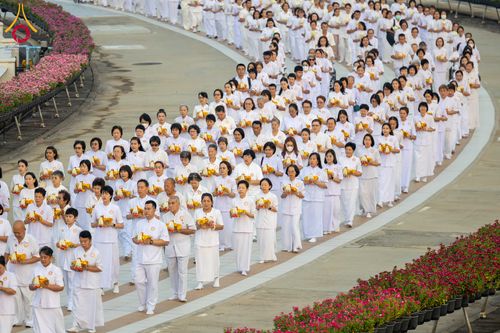 ภาพ No.319386:วันเสาร์ที่ 4 เมษายน พ.ศ.2569 พิธีขอขมา มอบผ้าไตร และถวายบาตรแด่นาคธรรมทายาท ในโครงการบรรพชาสามเณรฟื้นฟูพระพุทธศาสนาทั่วไทย โครงการหน่อแก้วเปรียญธรรม รุ่นที่ 14 โครงการสามเณรยุวธรรมทายาท รุ่นที่ 34 โครงการสามเณรมัชฌิมธรรมทายาท รุ่นที่ 30 ณ สภาธรรมกายสากล