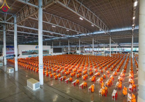 ภาพ No.105426:พิธีถวายภัตตาหารเป็นสังฆทาน แด่คณะพระธรรมยาตราฯ ในโครงการธรรมยาตรากตัญญูบูชา มหาปูชนียาจารย์ พระมงคลเทพมุนี(สด จนฺทสโร) พระผู้ปราบมาร อนุสรณ์สถาน 7 แห่ง ปีที่ 12 วันที่ 2 มกราคม พ.ศ. 2567 ณ สภาธรรมกายสากล วัดพระธรรมกาย