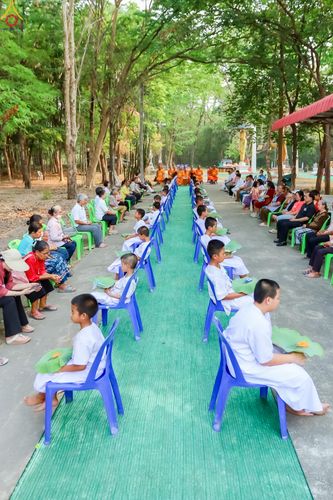 ภาพ No.317941:วันพฤหัสบดีที่ 2 เมษายน พ.ศ.2569 พิธีปลงผม , พิธีขอขมามอบบาตรและผ้าไตร , พิธีบรรพชาสามเณร จำนวน 28 รูป   ณ วัดโซกเป็ดอภิญญาโณ ต.เมืองเก่า อ.เมือง จ.สุโขทัย