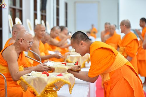 ภาพ No.342982:วันอาทิตย์ที่ 9 สิงหาคม พ.ศ.2569 พิธีมอบพัด ตั้งฐานานุกรม พระราชภาวนาวชิรวิเทศ วิ. ณ ห้องอาคารปลูกศรัทธา 2 วัดพระธรรมกาย