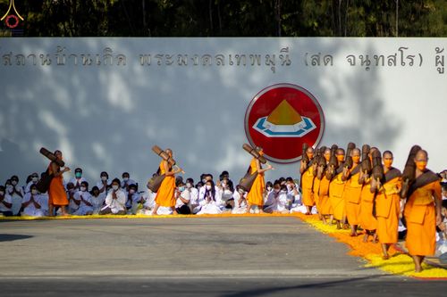 ภาพ No.70846:พิธีต้อนรับพระธรรมยาตรา ในโครงการธรรมยาตรากตัญญูบูชา มหาปูชนียาจารย์ พระมงคลเทพมุนี(สด จนฺทสโร) พระผู้ปราบมาร อนุสรณ์สถาน 7 แห่ง ปีที่ 11 วันที่ 14 มกราคม พ.ศ. 2566 ณ อนุสรณ์สถานลำดับที่ 3 สถานที่เกิดในเพศสมณะ วัดสองพี่น้อง อ.สองพี่น้อง จ.สุพรรณบุรี