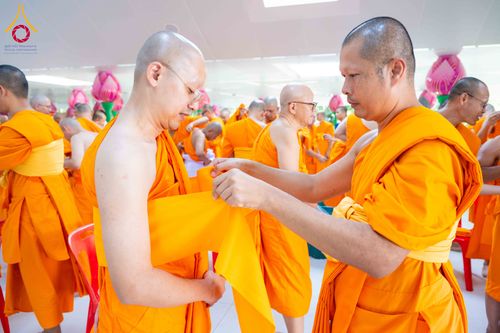 ภาพ No.321498:วันเสาร์ที่ 11 เมษายน พ.ศ.2569 พิธีขอบรรพชา พิธีขอสรณคมณ์และศีล, พิธีถวายบาตร พิธีอุปสมบท โครงการอุปสมบทหมู่ บูชาธรรมหลวงพ่อธัมมชโย พ.ศ.2569 โครงการอุปสมบทหมู่ธรรมทายาท ระดับอุดมศึกษา รุ่น 53 (ภาคฤดูร้อน) ณ วัดพระธรรมกาย ปทุมธานี