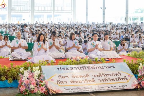 ภาพ No.347291:วันอาทิตย์ต้นเดือนที่ 6 กันยายน พ.ศ.2569 พิธีตักบาตรข้าวสารอาหารแห้ง  ณ บ้านแก้วเรือนทองคุณยาย วัดพระธรรมกาย