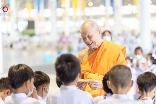 ภาพ No.89918:พิธีปฎิบัติธรรมและพิธีทอดผ้าป่าสมทบกฐินครั้งที่ 3 เนื่องใน 139 ปี วันคล้ายวันเกิดด้วยรูปกายเนื้อ พระมงคลเทพมุนี (สด จนฺทสโร) พระผู้ปราบมาร วันอังคารที่ 10 ตุลาคม พ.ศ. 2566 ณ วัดพระธรรมกาย จ.ปทุมธานี