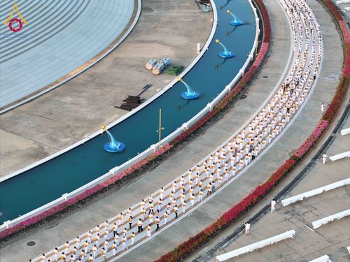 ภาพ No.320820:วันเสาร์ที่ 11 เมษายน พ.ศ.2569 พิธีเวียนประทักษิณ พิธีวันทาเจดีย์ โครงการอุปสมบทหมู่ บูชาธรรมหลวงพ่อธัมมชโย พ.ศ.2569 โครงการอุปสมบทหมู่ธรรมทายาท ระดับอุดมศึกษา รุ่น 53 (ภาคฤดูร้อน) ณ วัดพระธรรมกาย ปทุมธานี