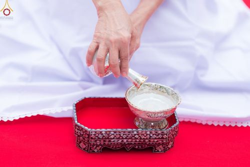 ภาพ No.69690:พิธีตักบาตรพระธรรมยาตราฯ ในโครงการธรรมยาตรากตัญญูบูชา มหาปูชนียาจารย์ พระมงคลเทพมุนี(สด จนฺทสโร) พระผู้ปราบมาร ปีที่ 11 ณ อนุสรณ์สถานลำดับที่ 1 สถานที่เกิดด้วยรูปกายเนื้อ อนุสรณ์สถานมหาวิหารพระมงคลเทพมุนี อ.สองพี่น้อง จ.สุพรรณบุรี