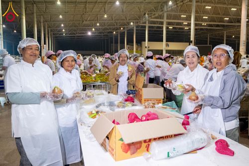 ภาพ No.303795:วันที่ 28 มกราคม พ.ศ. 2569 พิธีถวายภัตตาหารเป็นสังฆทาน แด่พระธรรมยาตรา ณ วัดพระธรรมกาย  จังหวัดปทุมธานี ในโครงการธรรมยาตรา กตัญญูบูชา มหาปูชนียาจารย์ พระมงคลเทพมุนี(สด จนฺทสโร) พระผู้ปราบมาร อนุสรณ์สถาน 7 แห่ง ปีที่ 14