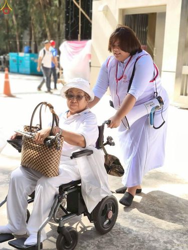 ภาพ No.301448:ภาพเบื้องหลังอาสาสมัครรวมใจ ชุดที่ 4 ในโครงการธรรมยาตรา กตัญญูบูชา มหาปูชนียาจารย์ พระมงคลเทพมุนี(สด จนฺทสโร) พระผู้ปราบมาร อนุสรณ์สถาน 7 แห่ง ปีที่ 14