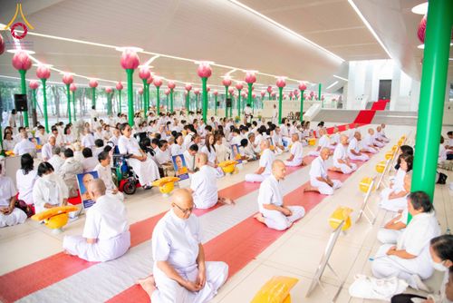 ภาพ No.298172:วันเสาร์ที่ 17 มกราคม พ.ศ. 2569 พิธีบรรพชาอุปสมบท โครงการอุปสมบทหมู่ บูชาธรรมครบ 117 ปี คุณยายอาจารย์มหารัตนอุบาสิกาจันทร์ ขนนกยูง  ณ อุโบสถพระไตรปิฎก วัดพระธรรมกาย