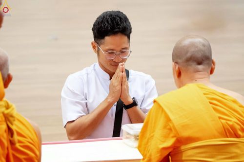 ภาพ No.343703:วันที่ 16 สิงหาคม พ.ศ.2569 พิธีถวายคิลานเภสัช และอุปกรณ์ทางการแพทย์ ณ ห้องแก้วสารพัดนึก2 วัดพระธรรมกาย
