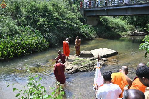 ภาพ No.278842:วันที่ 1 พฤศจิกายน  2568  กฐินสมทบวัดต่างประเทศ โดยคณะศิษยานุศิษย์ บูชาธรรม 81 ปี หลวงพ่อธัมมชโย ณ วัดธรรมรักษิตาราม ประเทศศรีลังกา