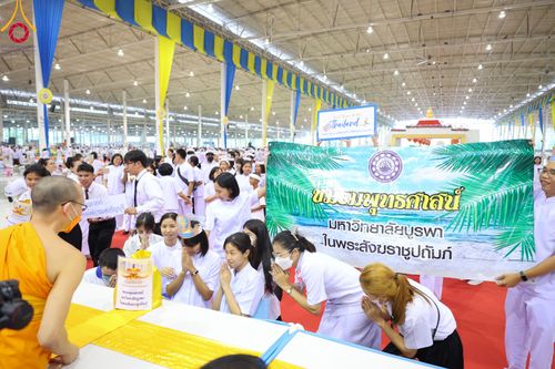 ภาพ No.92391:พิธีทอดกฐินธรรมชัยเพื่อสร้างอาคาร 115 ปี คุณยายอาจารย์มหารัตนอุบาสิกาจันทร์ ขนนกยูง อาทิตย์ต้นเดือนที่ 5 พฤศจิกายน พ.ศ. 2566 ณ วัดพระธรรมกาย จ.ปทุมธานี