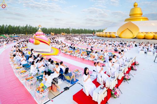 ภาพ No.302521:วันที่ 24 มกราคม พ.ศ. 2569 พิธีตักบาตรพระธรรมยาตรา ณ อนุสรณ์สถานลำดับที่ 5 สถานที่เผยแผ่วิชชาธรรมกายครั้งแรก อนุสรณ์สถานบางปลา วัดบางปลา อำเภอบางเลน จังหวัดนครปฐม ในโครงการธรรมยาตรา กตัญญูบูชา มหาปูชนียาจารย์ พระมงคลเทพมุนี(สด จนฺทสโร) พระผู้ปราบมาร อนุส