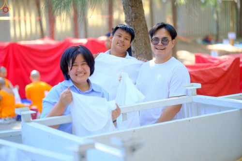 ภาพ No.296164:ภาพเบื้องหลังอาสาสมัครรวมใจ ชุดที่ 2 ในโครงการธรรมยาตรา กตัญญูบูชา มหาปูชนียาจารย์ พระมงคลเทพมุนี(สด จนฺทสโร) พระผู้ปราบมาร อนุสรณ์สถาน 7 แห่ง ปีที่ 14