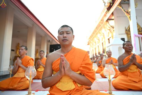 ภาพ No.293943:วันที่ 14 มกราคม พ.ศ. 2569 พิธีจุดประทีปถวายเป็นพุทธบูชา และบูชาธรรมมหาปูชนียาจารย์  ณ วัดสองพี่น้อง ต.ต้นตาล อ.สองพี่น้อง จ.สุพรรณบุรี ในโครงการธรรมยาตรา กตัญญูบูชา มหาปูชนียาจารย์ พระมงคลเทพมุนี(สด จนฺทสโร) พระผู้ปราบมาร อนุสรณ์สถาน 7 แห่ง ปีที่ 14