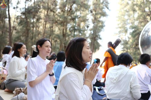 ภาพ No.292809:วันที่ 11 มกราคม พ.ศ. 2569 พิธีต้อนรับพระธรรมยาตรา ณ อนุสรณ์สถานลำดับที่ 3 สถานที่เกิดในเพศสมณะ วัดสองพี่น้อง อำเภอสองพี่น้อง จังหวัดสุพรรณบุรี ในโครงการธรรมยาตรา กตัญญูบูชา มหาปูชนียาจารย์ พระมงคลเทพมุนี(สด จนฺทสโร) พระผู้ปราบมาร อนุสรณ์สถาน 7 แห่ง ปีที