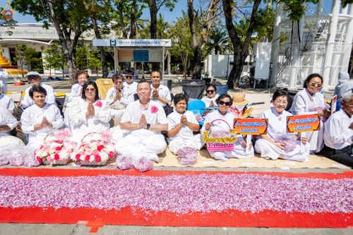 ภาพ No.304006:วันที่ 25 มกราคม พ.ศ. 2569 พิธีต้อนรับพระธรรมยาตรา  รร.สามัคคีราษฏร์บำรุง-วัดพระธรรมกาย ในโครงการธรรมยาตรา กตัญญูบูชา มหาปูชนียาจารย์ พระมงคลเทพมุนี(สด จนฺทสโร) พระผู้ปราบมาร อนุสรณ์สถาน 7 แห่ง ปีที่ 14