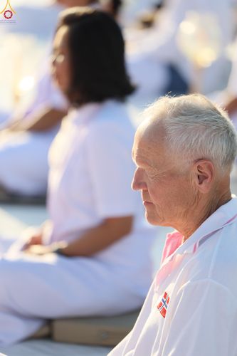 ภาพ No.302001:วันที่ 23 มกราคม พ.ศ. 2569 พิธีจุดประทีปธรรมถวายเป็นพุทธบูชา และบูชาธรรมมหาปูชนียาจารย์  ณ อนุสรณ์สถานลำดับที่ 5 สถานที่เผยแผ่วิชชาธรรมกายครั้งแรก อนุสรณ์สถานบางปลา วัดบางปลา อำเภอบางเลน จังหวัดนครปฐม ในโครงการธรรมยาตรา กตัญญูบูชา มหาปูชนียาจารย์ พระมงคล