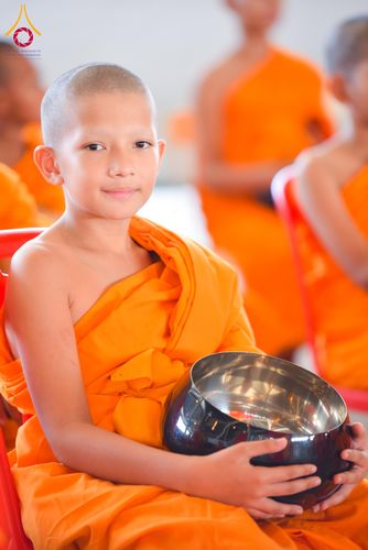 ภาพ No.320756:วันที่ 11 เมษายน พ.ศ.2569 พิธีตักบาตรฉลองสามเณรใหม่ โครงการบรรพชาสามเณรกล้าตะวัน ณ มหารัตนวิหาคด คอร์ 25 ชั้น 2 วัดพระธรรมกาย