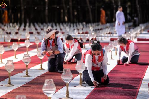 ภาพ No.296350:ภาพเบื้องหลังอาสาสมัครรวมใจ ชุดที่ 2 ในโครงการธรรมยาตรา กตัญญูบูชา มหาปูชนียาจารย์ พระมงคลเทพมุนี(สด จนฺทสโร) พระผู้ปราบมาร อนุสรณ์สถาน 7 แห่ง ปีที่ 14