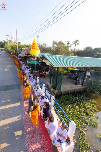 ภาพ No.295189:วันที่ 16 มกราคม พ.ศ. 2569 พิธีต้อนรับพระธรรมยาตรา อนุสรณ์สถานลำดับที่ 4 (ภาพชุดที่ 2) สถานที่เกิดด้วยกายธรรม ณ วัดโบสถ์บน ต.บางคูเวียง จ.นนทบุรี ในโครงการธรรมยาตรา กตัญญูบูชา มหาปูชนียาจารย์ พระมงคลเทพมุนี(สด จนฺทสโร) พระผู้ปราบมาร อนุสรณ์สถาน 7 แห่ง ปี