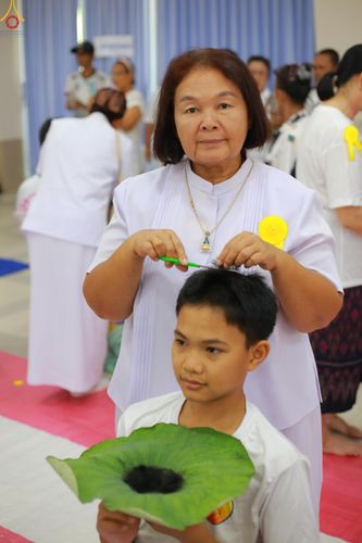 ภาพ No.320098:วันเสาร์ที่ 4 เมษายน 2569 พิธีตัดปอยผม ขอขมาผู้ปกครอง  มอบบาตร-ผ้าไตร และพิธีบรรพชาสามเณร 87 รูป  ณ ศูนย์ปฏิบัติธรรมระยอง(บ้านช่องลม)  ต.บางบุตร อ.บ้านค่าย จ.ระยอง