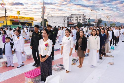 ภาพ No.281360:วันเสาร์ที่ 27 ธันวาคม พ.ศ.2568 พิธีตักบาตรพระ ๑,๐๐๐ รูป   เพื่อความเป็นสิริมงคลแก่ชีวิตและแผ่นดินไทย  มหากุศลครั้งยิ่งใหญ่แห่งปี ส่งท้ายปีเก่า ต้อนรับปีใหม่  ณ ถนนหน้าที่ว่าการอำเภอภูเรือ จังหวัดเลย