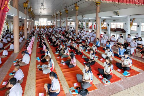 ภาพ No.300387:วันที่ 22 มกราคม พ.ศ. 2569 พิธีทอดผ้าป่าทำนุบำรุงศาสนสถาน ณ วัดรางกำหยาด ต.บางภาษี อ.บางเลน จ.นครปฐม ในโครงการธรรมยาตรา กตัญญูบูชา มหาปูชนียาจารย์ พระมงคลเทพมุนี(สด จนฺทสโร) พระผู้ปราบมาร อนุสรณ์สถาน 7 แห่ง ปีที่ 14