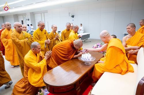 ภาพ No.324829:วันอังคารที่ 21 เมษายน พ.ศ.2569  หลวงพ่อทัตตชีโว รองเจ้าอาวาสวัดพระธรรมกาย ถวายการต้อนรับและปฏิสันถารคณะสงฆ์จากประเทศเวียดนาม