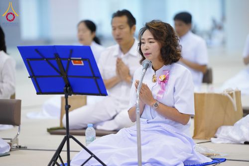 ภาพ No.284927:วันอาทิตย์ที่ 14 ธันวาคม พ.ศ.2568  พิธีปฏิบัติธรรม พิธีถวายภัตตาหารเป็นสังฆทาน พิธีมอบต้นสมบัติจักรพรรดิ ถวายแด่เจ้าอาวาสและประธานสงฆ์ 236 ศูนย์ส่งเสริมศีลธรรมทั่วโลก ณ สภาธรรมกายสากล วัดพระธรรมกาย