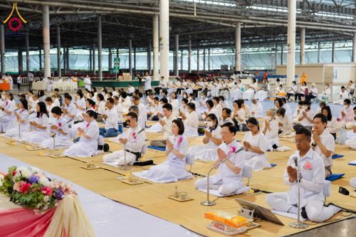 ภาพ No.305588:วันที่ 29 มกราคม พ.ศ. 2569 พิธีถวายภัตตาหารเป็นสังฆทาน แด่พระธรรมยาตรา ณ วัดพระธรรมกาย  จังหวัดปทุมธานี ในโครงการธรรมยาตรา กตัญญูบูชา มหาปูชนียาจารย์ พระมงคลเทพมุนี(สด จนฺทสโร) พระผู้ปราบมาร อนุสรณ์สถาน 7 แห่ง ปีที่ 14