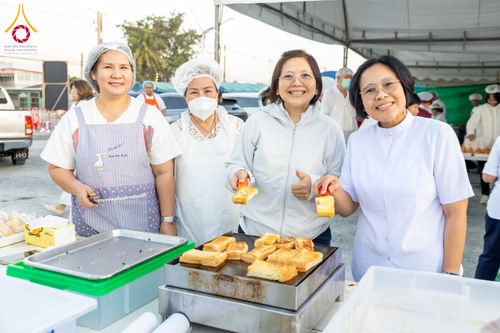 ภาพ No.289849:วันที่ 8 มกราคม พ.ศ. 2569 พิธีถวายภัตตาหารเป็นสังฆทาน แด่พระธรรมยาตรา ณ อนุสรณ์สถานคลองบางนางแท่น อ.สามพราน จ.นครปฐม ในโครงการธรรมยาตรา กตัญญูบูชา มหาปูชนียาจารย์ พระมงคลเทพมุนี(สด จนฺทสโร) พระผู้ปราบมาร อนุสรณ์สถาน 7 แห่ง ปีที่ 14