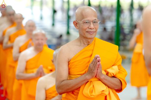 ภาพ No.330781:วันวิสาขบูชา อาทิตย์ที่ 31 พฤษภาคม พ.ศ.2569 พิธีบรรพชาสามเณรอุบาสก 11 ท่าน , พิธีถวายบาตรผ้าไตร และจตุปัจจัยไทยธรรม แด่สามเณร , พิธีอุปสมบทอุทิศชีวิต , พิธีกล่าวคำกัปปิยภัณฑ์  ณ อุโบสถพระไตรปิฎก วัดพระธรรมกาย จังหวัดปทุมธานี