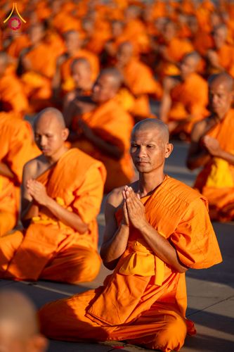 ภาพ No.285301:วันจันทร์ที่ 15 ธันวาคม พ.ศ.2568  บันทึกภาพหมู่ประวัติศาสตร์ โครงการบรรพชาอุปสมบทหมู่  รุ่นบูชาธรรมมหาปูชนียาจารย์ ประจำปี 2568 ณ ลานธรรมมหาธรรมกายเจดีย์ วัดพระธรรมกาย