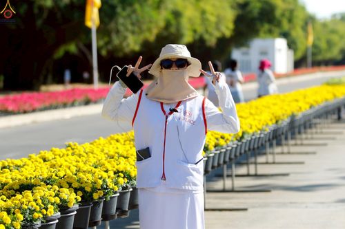 ภาพ No.296004:ภาพเบื้องหลังอาสาสมัครรวมใจ ชุดที่ 1 ในโครงการธรรมยาตรา กตัญญูบูชา มหาปูชนียาจารย์ พระมงคลเทพมุนี(สด จนฺทสโร) พระผู้ปราบมาร อนุสรณ์สถาน 7 แห่ง ปีที่ 14