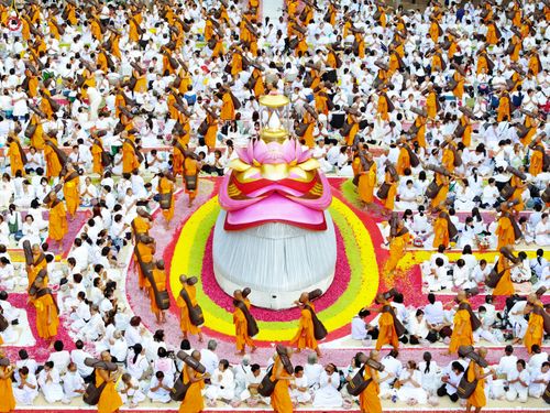 ภาพ No.287528:วันที่ 3 มกราคม พ.ศ. 2569 พิธีต้อนรับพระธรรมยาตรา ในโครงการธรรมยาตรา กตัญญูบูชา มหาปูชนียาจารย์ พระมงคลเทพมุนี(สด จนฺทสโร) พระผู้ปราบมาร อนุสรณ์สถาน 7 แห่ง ปีที่ 14 ณ อนุสรณ์สถานมหาวิหารพระมงคลเทพมุนี (โลตัสแลนด์) อ.สองพี่น้อง จ.สุพรรณบุรี