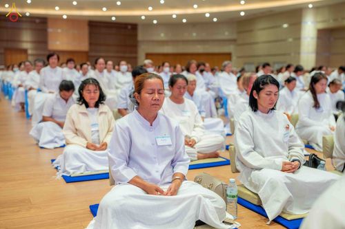 ภาพ No.344355:วันที่ 21-23 สิงหาคม พ.ศ. 2569 สัมมนารวมใจผู้นำบุญ บูชาธรรม 82 ปี หลวงพ่อธัมมชโย รุ่นที่ 1 กฐินสามัคคีทั่วไทย 30,000 วัด โครงการอุปสมบทบูชาธรรมมหาปูชนียาจารย์ 3,000 รูป  ณ ศูนย์ปฏิบัติธรรมเวิล์ดพีช วัลเล่ย์ จ.นครราชสีมา