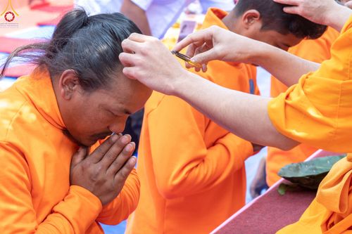 ภาพ No.77573:พิธีตัดปอยผมและปลงผมนาคธรรมทายาท ในโครงการบรรพชาสามเณรหมู่ ประเทศเนปาล วันที่ 11 มีนาคม พ.ศ.2566
