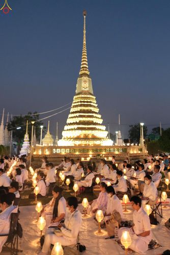 ภาพ No.294130:วันที่ 13 มกราคม พ.ศ. 2569 พิธีจุดประทีปถวายเป็นพุทธบูชา และบูชาธรรมมหาปูชนียาจารย์  (ภาพชุดที่ 2) ณ วัดสองพี่น้อง ต.ต้นตาล อ.สองพี่น้อง จ.สุพรรณบุรี ในโครงการธรรมยาตรา กตัญญูบูชา มหาปูชนียาจารย์ พระมงคลเทพมุนี(สด จนฺทสโร) พระผู้ปราบมาร อนุสรณ์สถาน 7 แห่