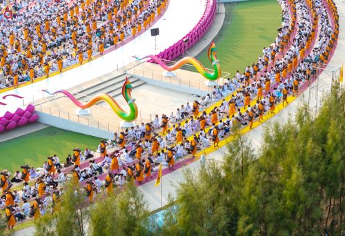 ภาพ No.299606:วันที่ 18 มกราคม พ.ศ. 2569 พิธีต้อนรับพระธรรมยาตรา (ภาพชุดที่ 2) ณ อนุสรณ์สถานลำดับที่ 5  สถานที่เผยแผ่วิชชาธรรมกายครั้งแรก อนุสรณ์สถานบางปลา วัดบางปลา อำเภอบางเลน จังหวัดนครปฐม ในโครงการธรรมยาตรา กตัญญูบูชา มหาปูชนียาจารย์ พระมงคลเทพมุนี(สด จนฺทสโร) พระ